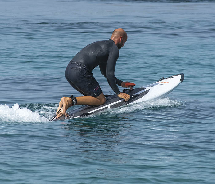 yujet-electric-surfboard-4