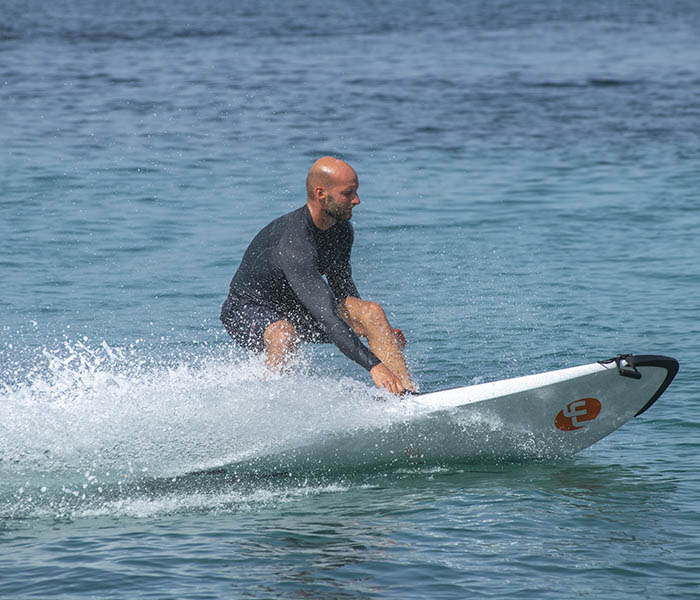 yujet-electric-surfboard-5